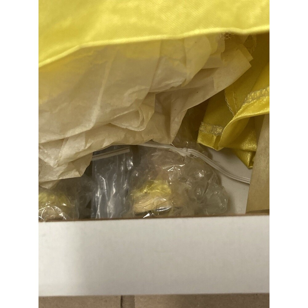 Disney's "Snow White" 50th Golden Anniversary Collector's Doll in Original Box - Picture 2 of 7